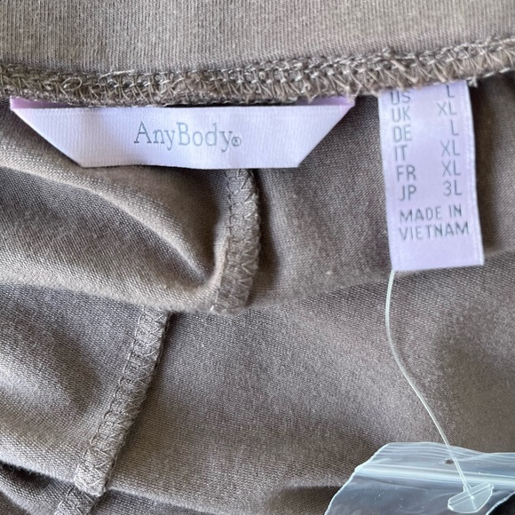 •AnyBody• NWOT Soft Taupe Pull-On Pants - Size Large - Picture 3 of 7